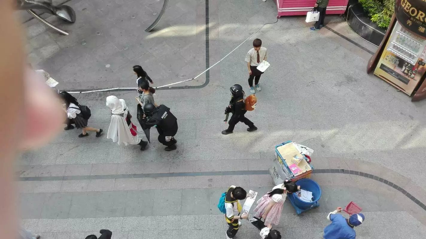 自宅警备队暗杀兄弟会成员