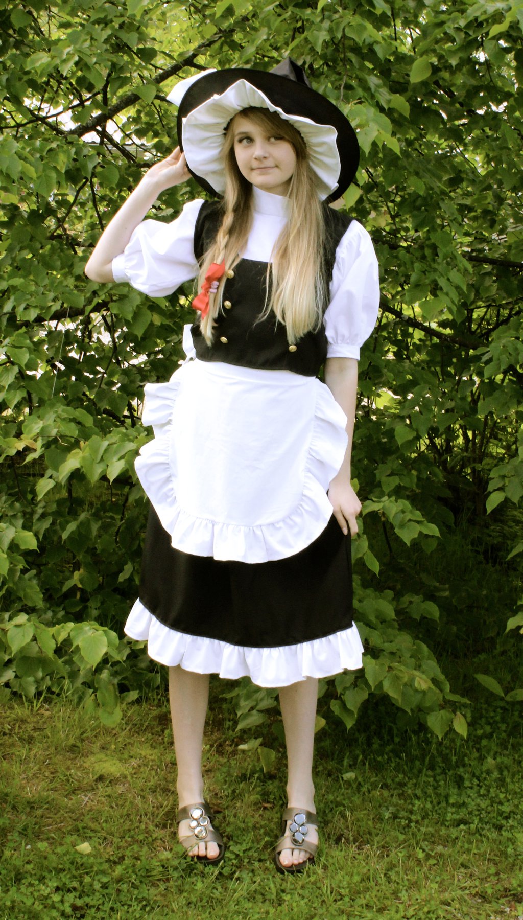 marisa_kirisame__cosplay__by_peachuchan-d8yaj7p.jpg